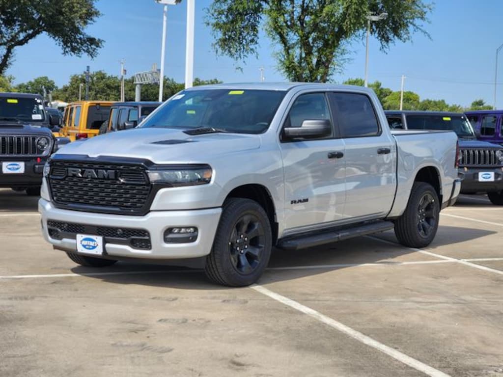 New 2026 Ram 1500 EXPRESS CREW CAB 4X4 5'7 BOX Pickup