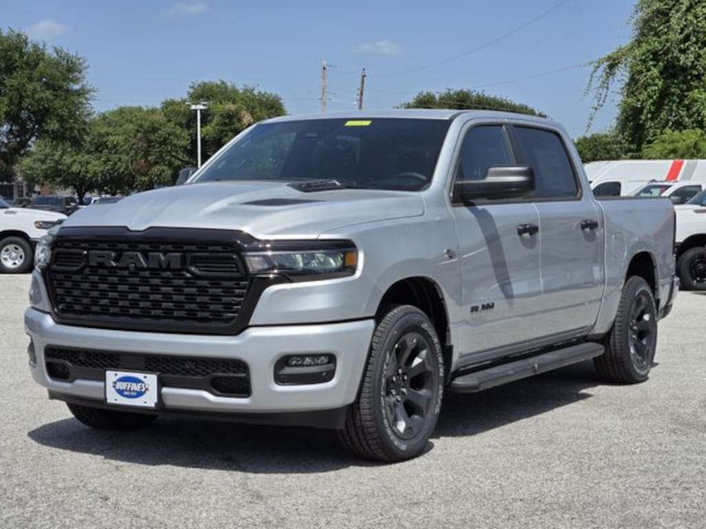 New 2026 Ram 1500 EXPRESS CREW CAB 4X4 5'7 BOX Pickup