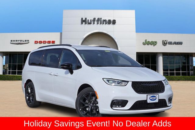 2026 Chrysler Pacifica Select's photo