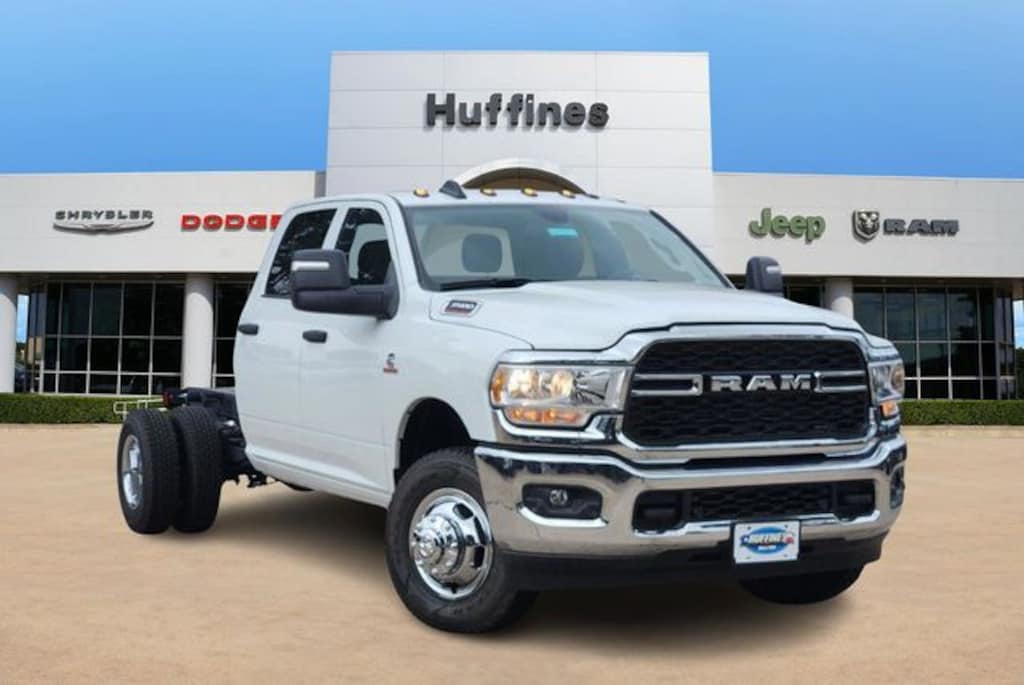 New 2024 Ram 3500 Chassis Cab 3500 TRADESMAN CREW CAB CHASSIS 4X4 60' CA Pickup