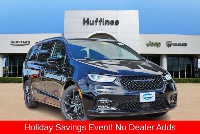 2026 Chrysler Pacifica Select's photo