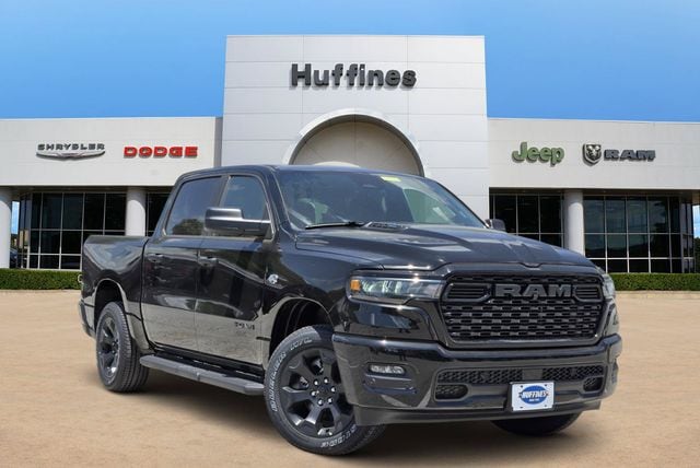 New 2026 Ram 1500 EXPRESS CREW CAB 4X4 5'7 BOX