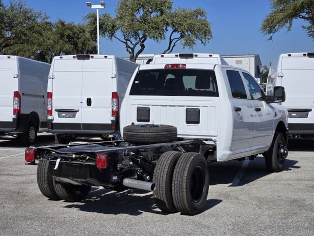 New 2026 Ram 3500 Chassis Cab 3500 TRADESMAN CREW CAB CHASSIS 4X4 60' CA Pickup