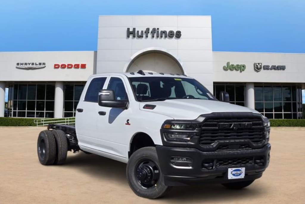 New 2026 Ram 3500 Chassis Cab TRADESMAN CREW 4X4 60' CA Pickup