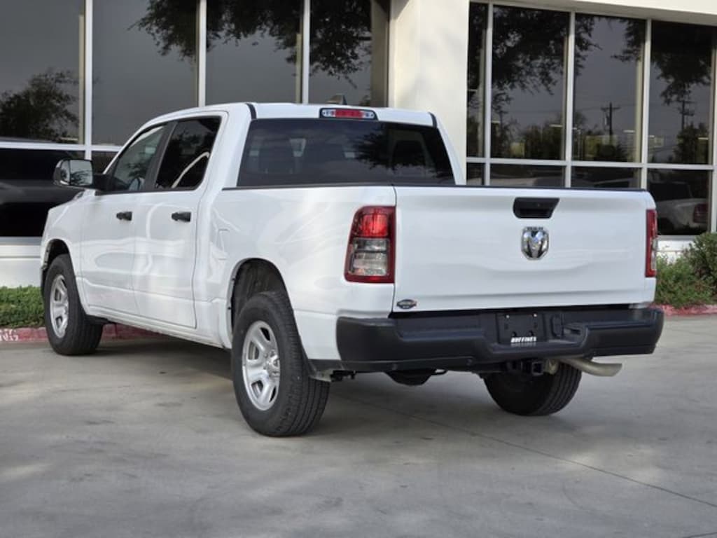 New 2024 Ram 1500 TRADESMAN CREW CAB 4X2 5'7 BOX Pickup