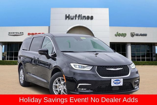 2026 Chrysler Pacifica Select's photo