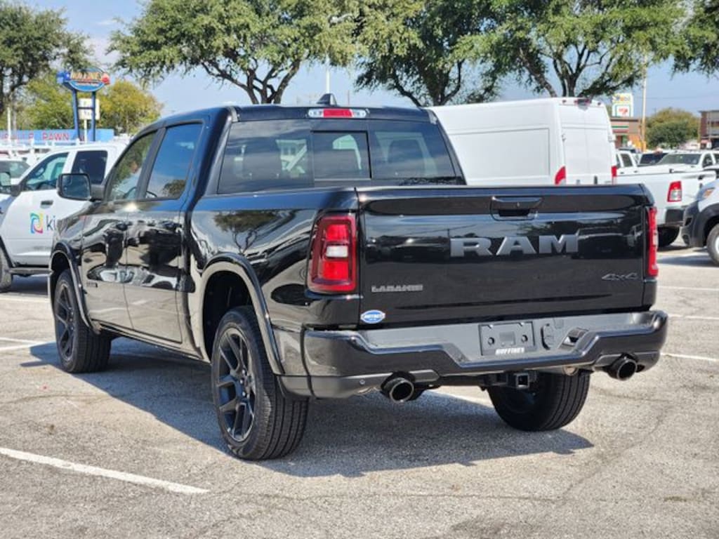 New 2026 Ram 1500 LARAMIE CREW CAB 4X4 5'7 BOX Pickup