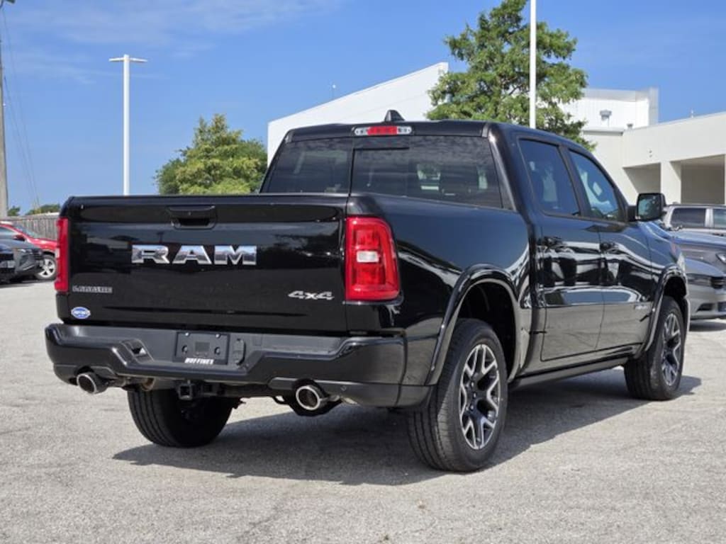 New 2026 Ram 1500 LARAMIE CREW CAB 4X4 5'7 BOX Pickup
