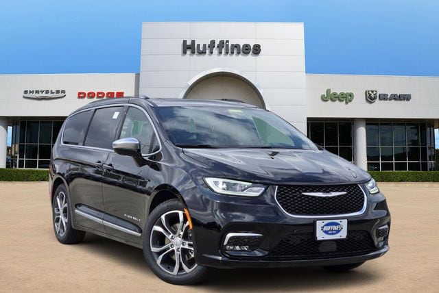 2026 Chrysler Pacifica Pinnacle's photo