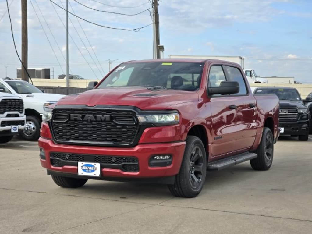 New 2026 Ram 1500 EXPRESS CREW CAB 4X4 5'7 BOX Pickup
