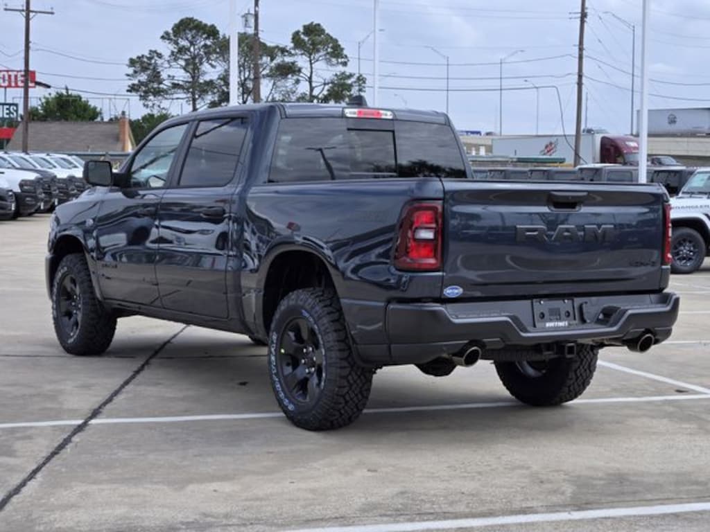 New 2026 Ram 1500 WARLOCK CREW CAB 4X4 5'7 BOX Pickup