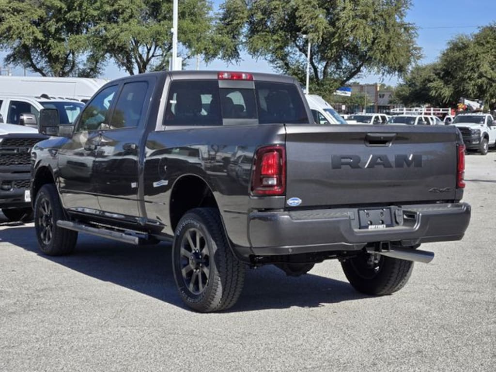 New 2026 Ram 2500 BLACK EXPRESS CREW CAB 4X4 6'4 BOX Pickup