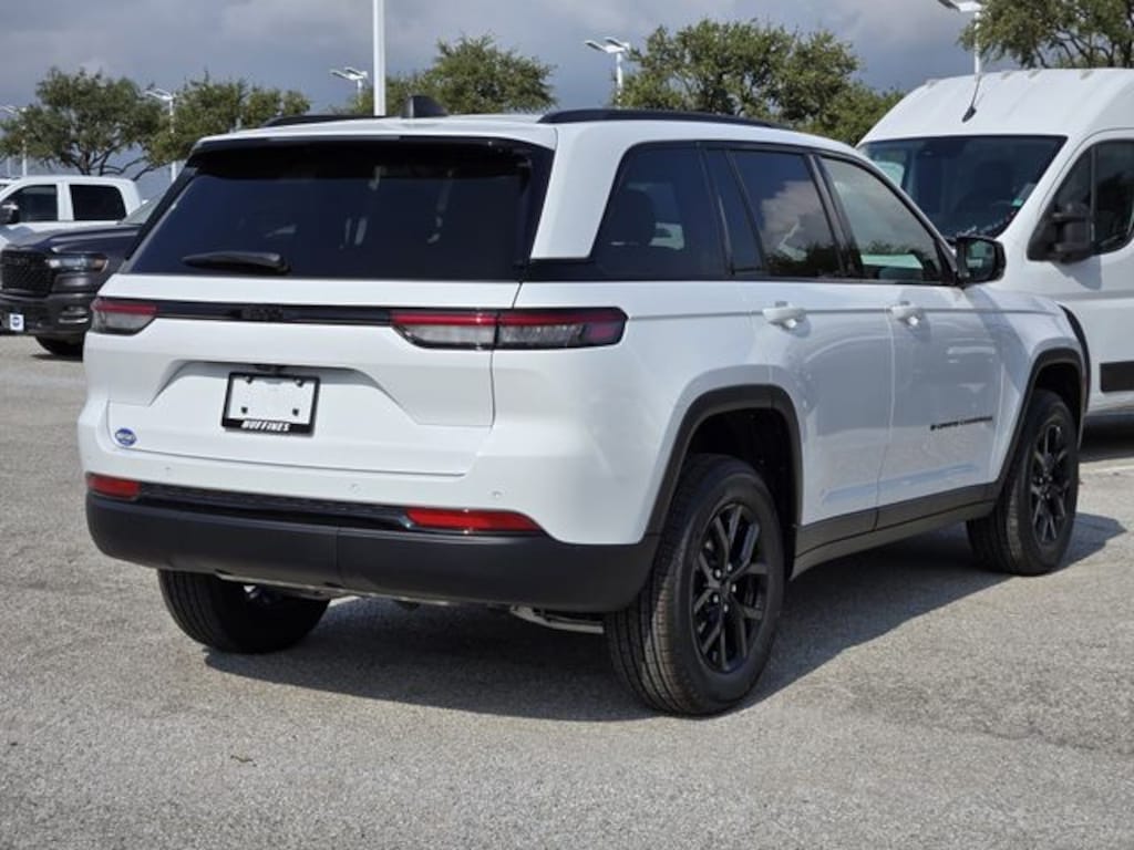 New 2025 Jeep Grand Cherokee ALTITUDE X 4X2 Sport Utility