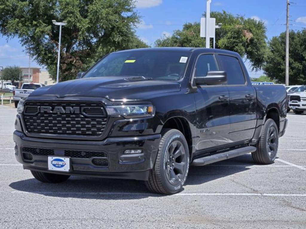 New 2026 Ram 1500 EXPRESS CREW CAB 4X4 5'7 BOX Pickup