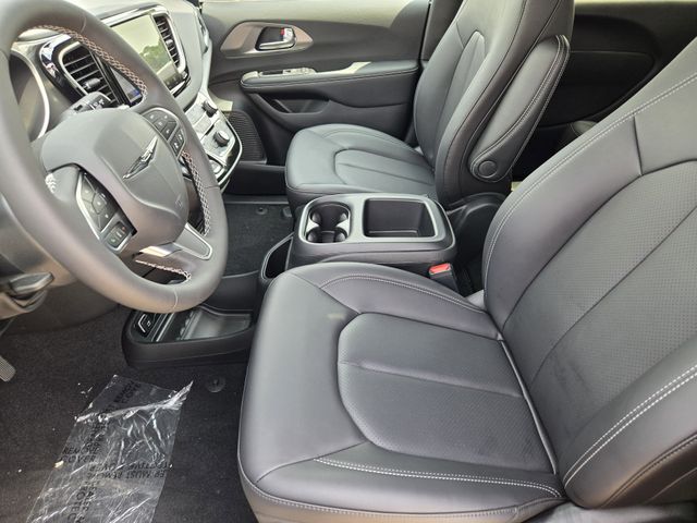 2026 Chrysler Voyager LX - Photo 9