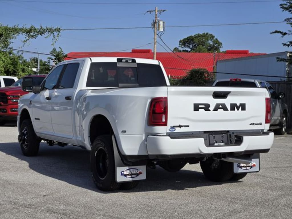 New 2026 Ram 3500 LONE STAR CREW CAB 4X4 8' BOX Pickup