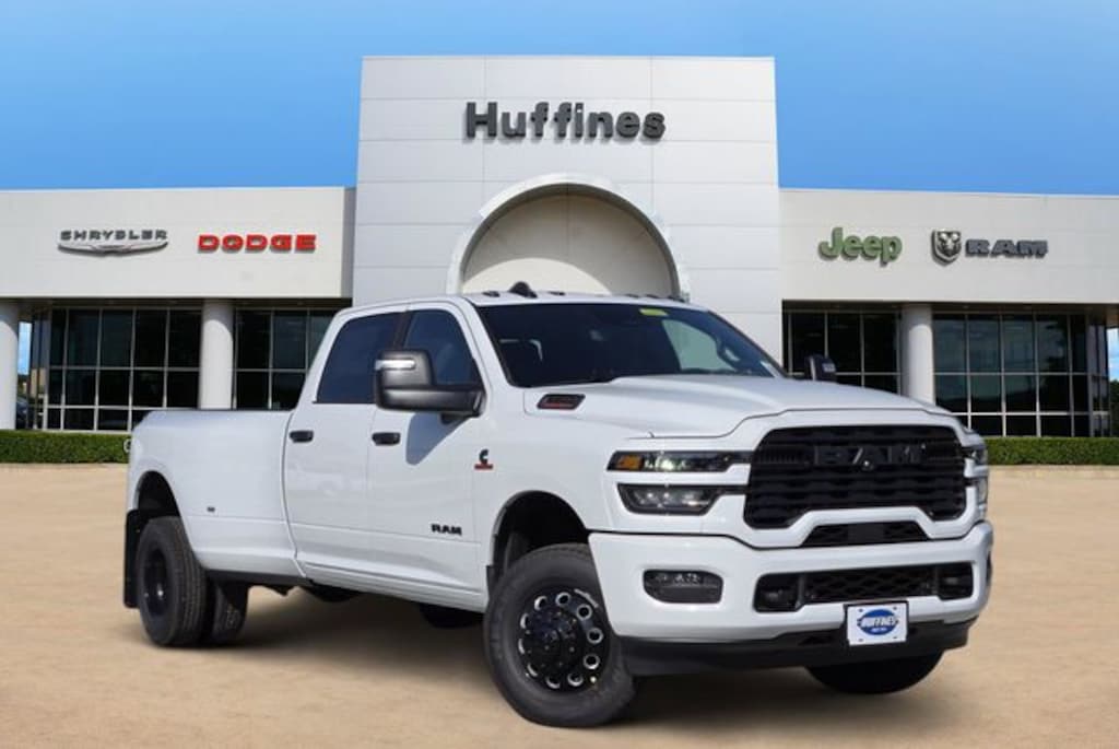 New 2026 Ram 3500 LONE STAR CREW CAB 4X4 8' BOX Pickup