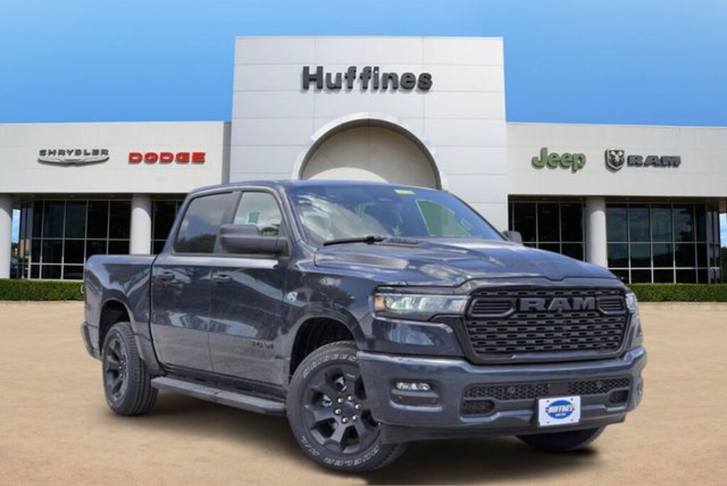 New 2026 Ram 1500 EXPRESS CREW CAB 4X4 5'7 BOX Pickup