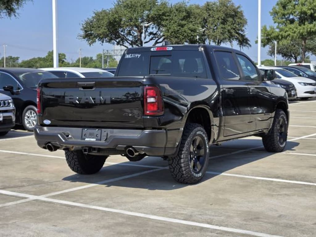 New 2026 Ram 1500 WARLOCK CREW CAB 4X4 5'7 BOX Pickup