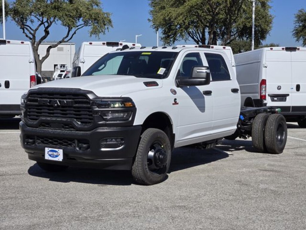 New 2026 Ram 3500 Chassis Cab TRADESMAN CREW 4X4 60' CA Pickup