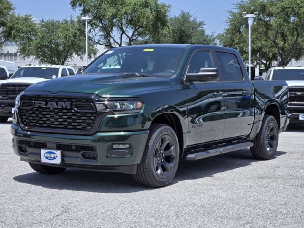 New 2026 Ram 1500 EXPRESS CREW CAB 4X4 5'7 BOX Pickup