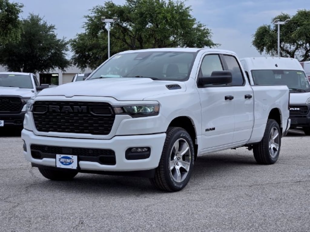 New 2026 Ram 1500 EXPRESS QUAD CAB 4X2 6'4 BOX Pickup