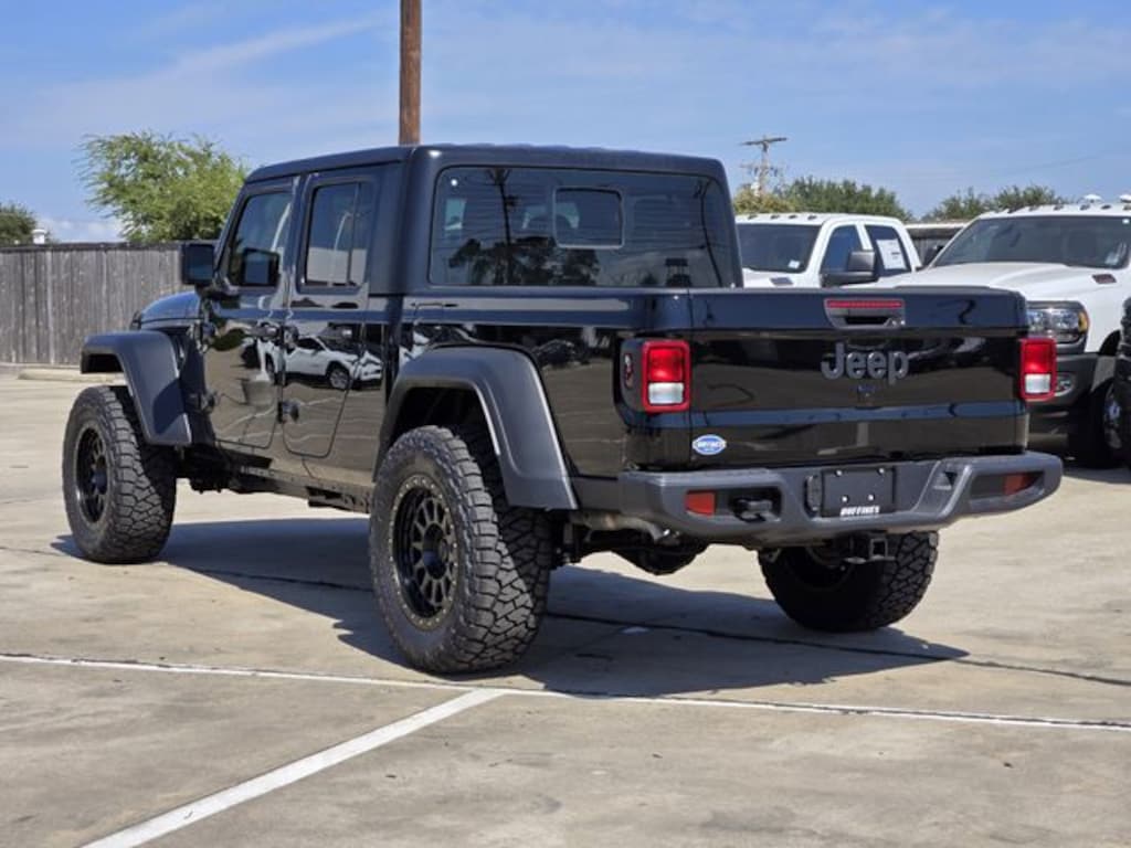 New 2025 Jeep Gladiator SPORT 4X4 Pickup