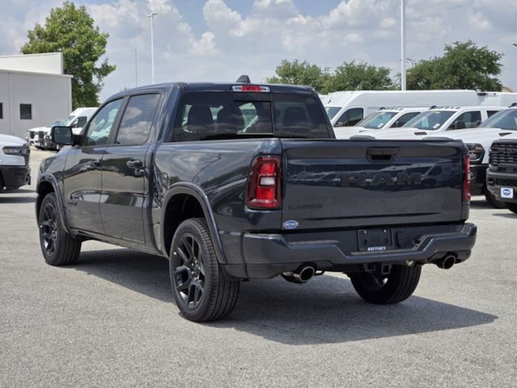 New 2026 Ram 1500 LARAMIE CREW CAB 4X2 5'7 BOX Pickup