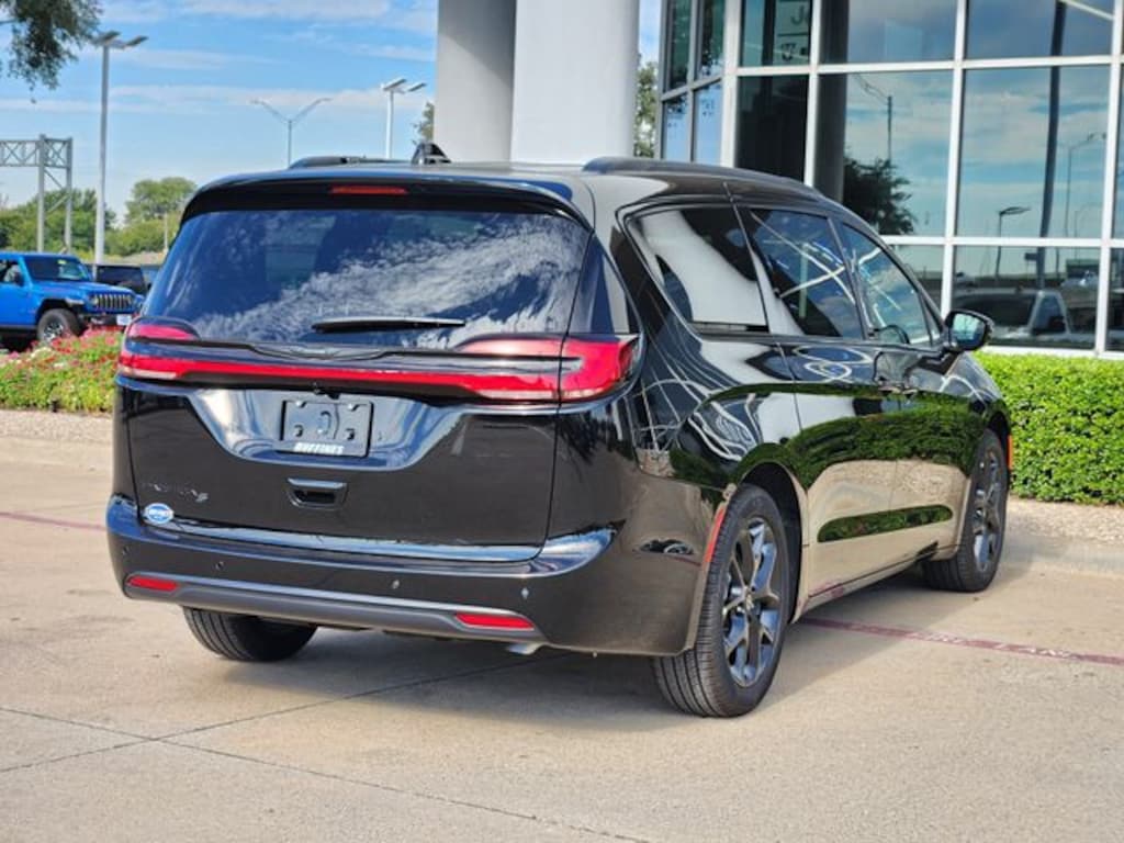 New 2026 Chrysler Pacifica SELECT Passenger Van