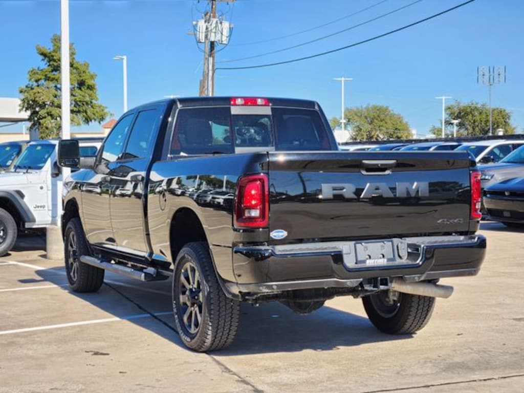 New 2026 Ram 2500 BLACK EXPRESS CREW CAB 4X4 6'4 BOX Pickup