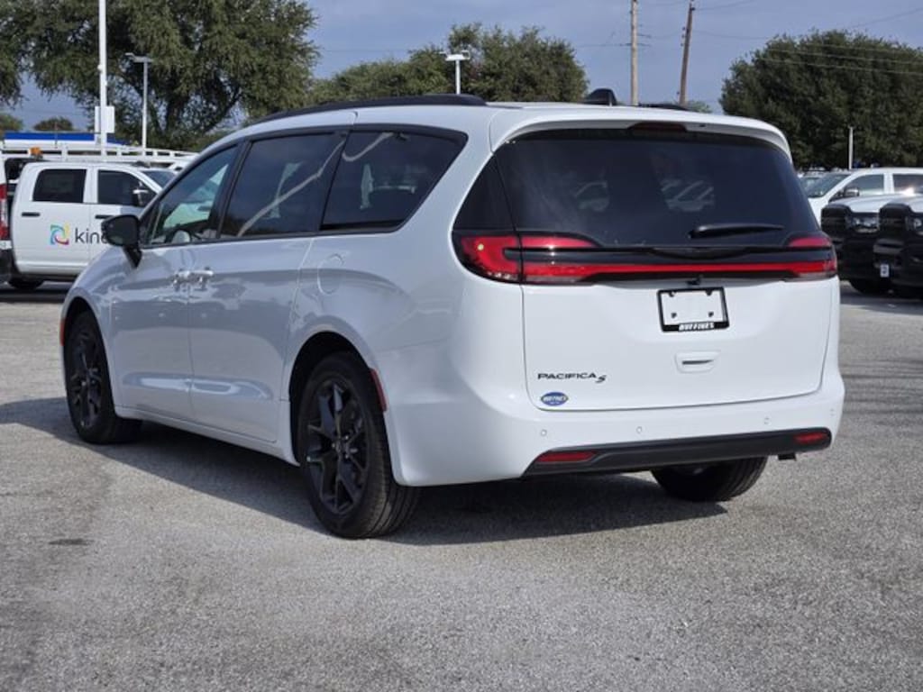New 2026 Chrysler Pacifica SELECT Passenger Van