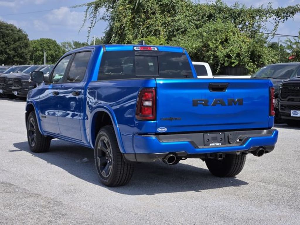 New 2026 Ram 1500 LONE STAR CREW CAB 4X2 5'7 BOX Pickup