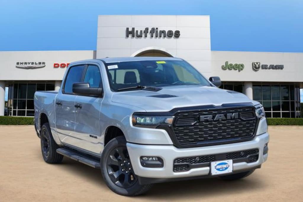 New 2026 Ram 1500 EXPRESS CREW CAB 4X4 5'7 BOX Pickup