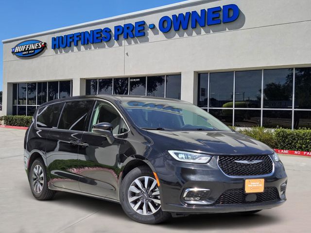 2023 Chrysler Pacifica Hybrid Touring L Hybrid's photo