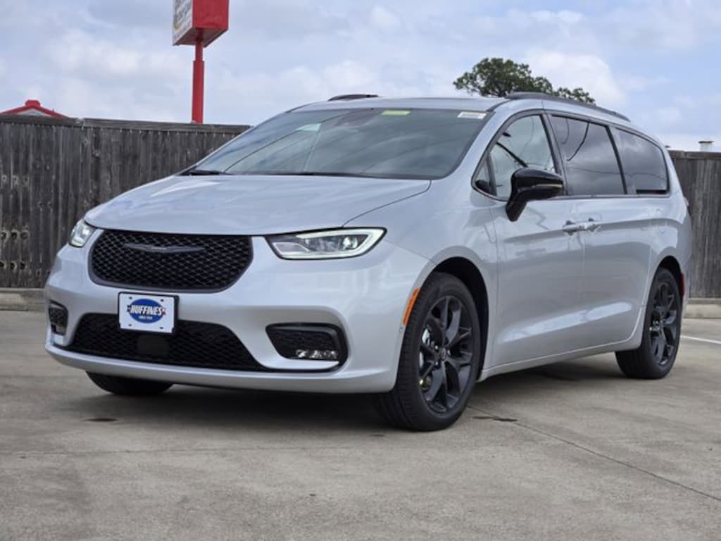 New 2026 Chrysler Pacifica LIMITED Passenger Van