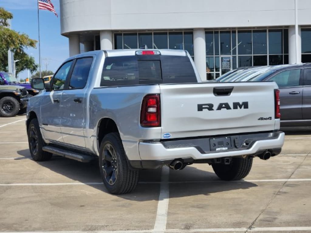 New 2026 Ram 1500 EXPRESS CREW CAB 4X4 5'7 BOX Pickup