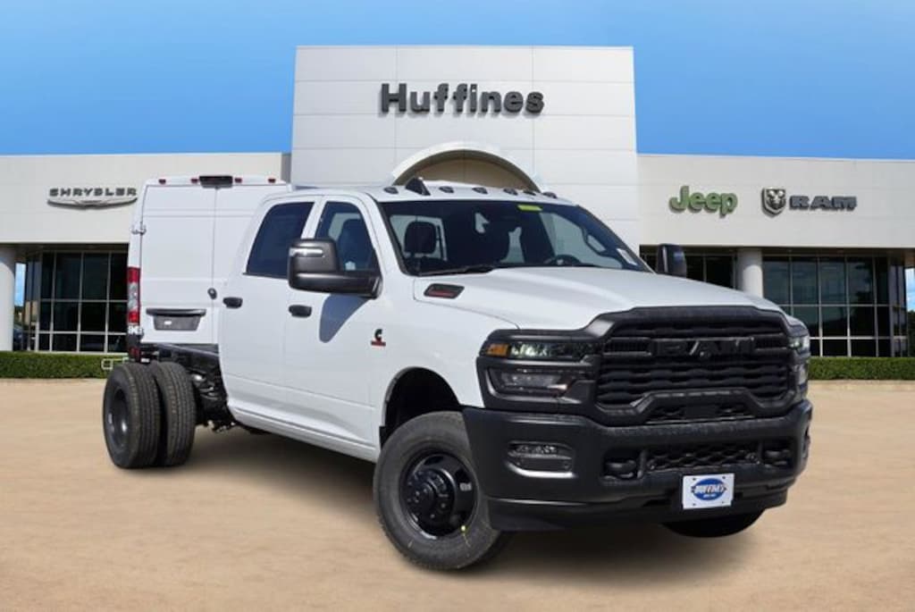 New 2026 Ram 3500 Chassis Cab 3500 TRADESMAN CREW CAB CHASSIS 4X4 60' CA Pickup