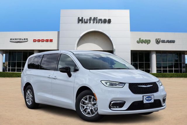 2026 Chrysler Pacifica Select's photo