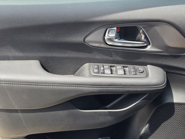 2026 Chrysler Voyager LX - Photo 17