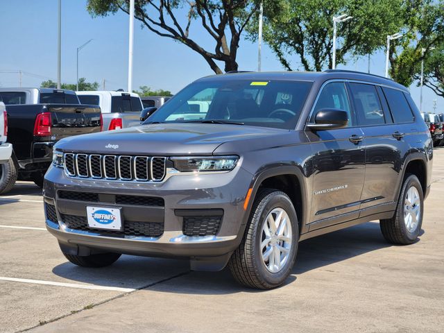 2025 Jeep Grand Cherokee Laredo photo 2