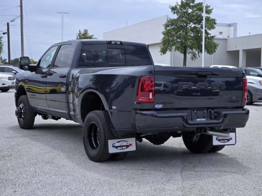 New 2026 Ram 3500 LONE STAR CREW CAB 4X4 8' BOX Pickup