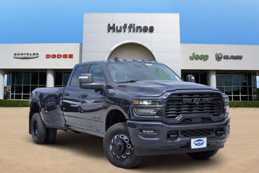 New 2026 Ram 3500 LONE STAR CREW CAB 4X4 8' BOX Pickup