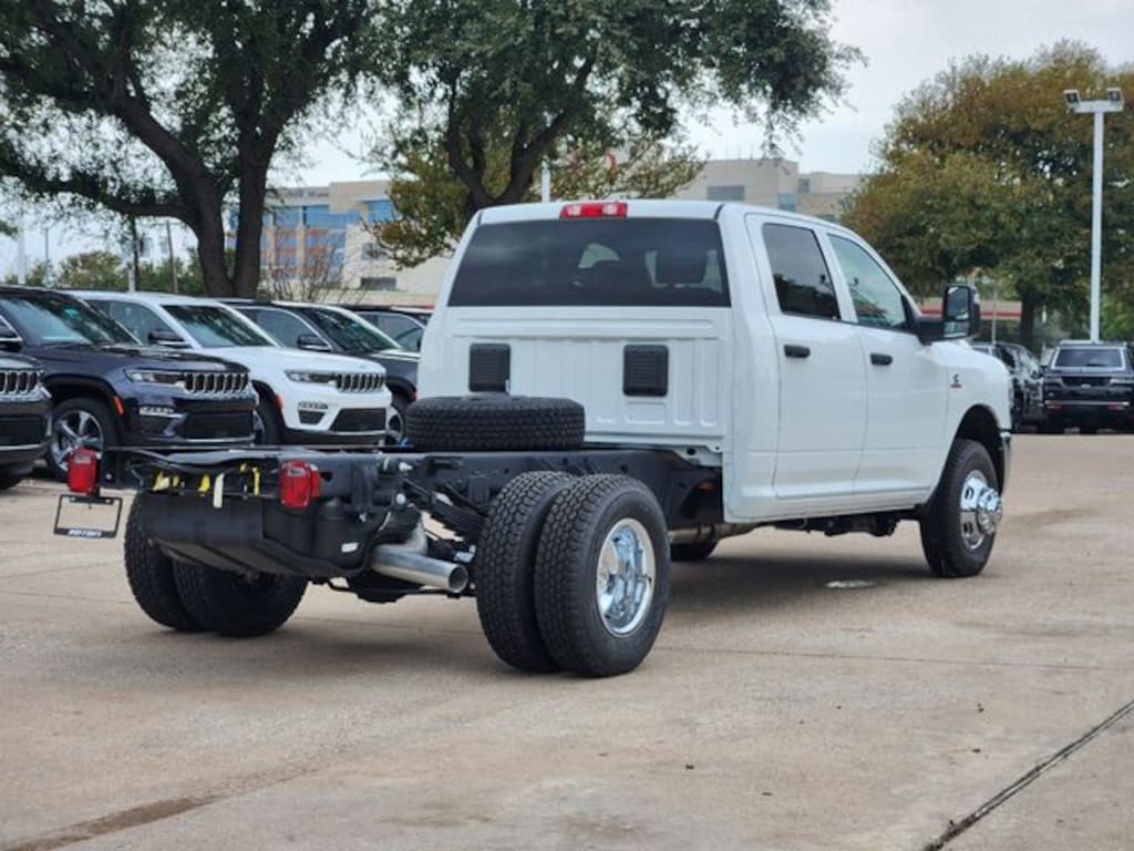 New 2024 Ram 3500 Chassis Cab 3500 TRADESMAN CREW CAB CHASSIS 4X4 60' CA Pickup