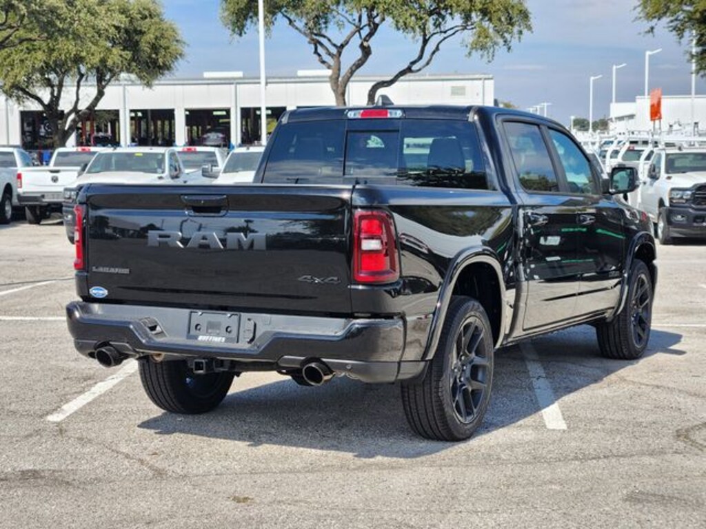 New 2026 Ram 1500 LARAMIE CREW CAB 4X4 5'7 BOX Pickup