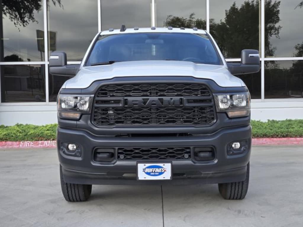 New 2023 Ram 3500 TRADESMAN CREW CAB 4X4 8' BOX Pickup