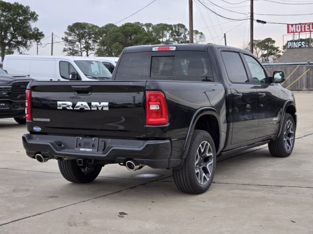 New 2026 Ram 1500 LARAMIE CREW CAB 4X2 5'7 BOX Pickup