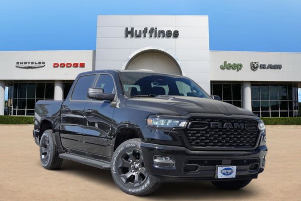New 2026 Ram 1500 EXPRESS CREW CAB 4X4 5'7 BOX Pickup
