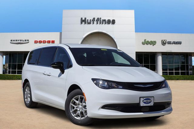 2026 Chrysler Voyager LX's photo