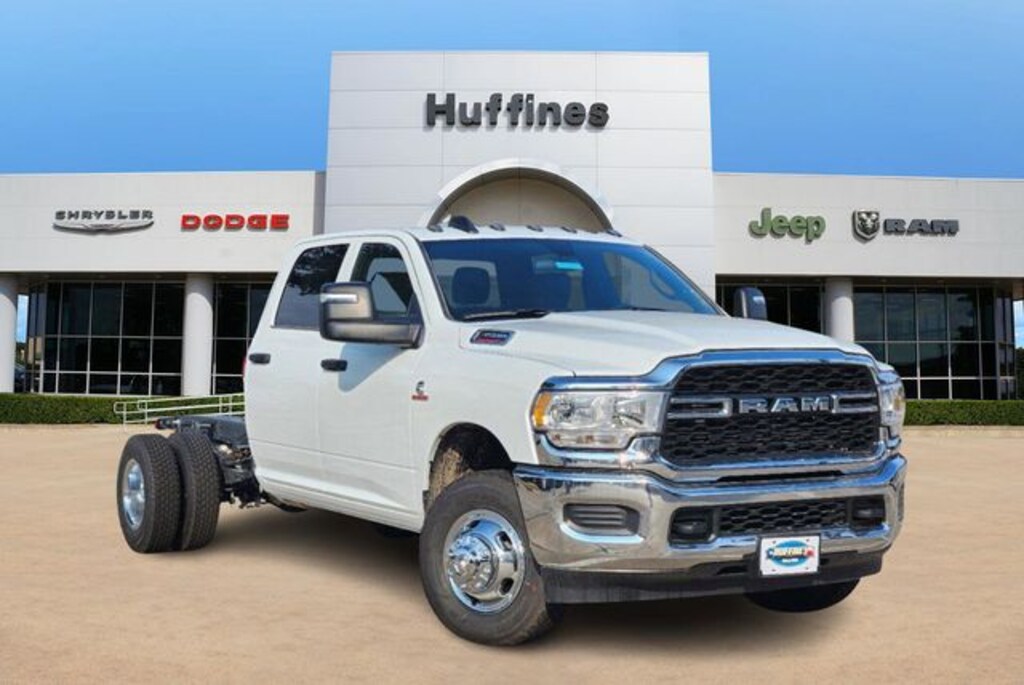 New 2024 Ram 3500 Chassis Cab 3500 TRADESMAN CREW CAB CHASSIS 4X4 60' CA Pickup