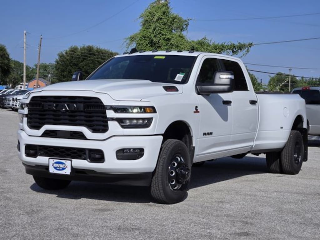 New 2026 Ram 3500 LONE STAR CREW CAB 4X4 8' BOX Pickup